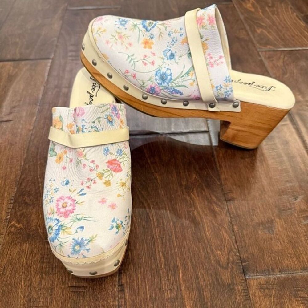 Free People Floral Calabasas Heeled Clog size 39 Cottage Bohemian Chunky Indie